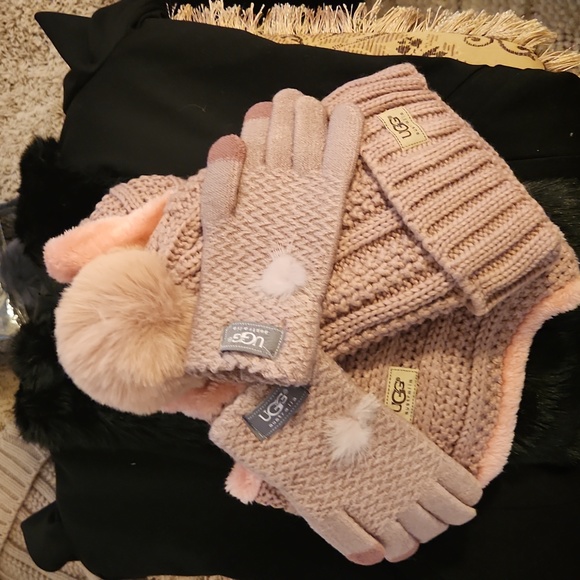 UGG Accessories - NEW 3 PIECE SET INFINITY SCARF AND HAT WITH MATCHING GLOVES